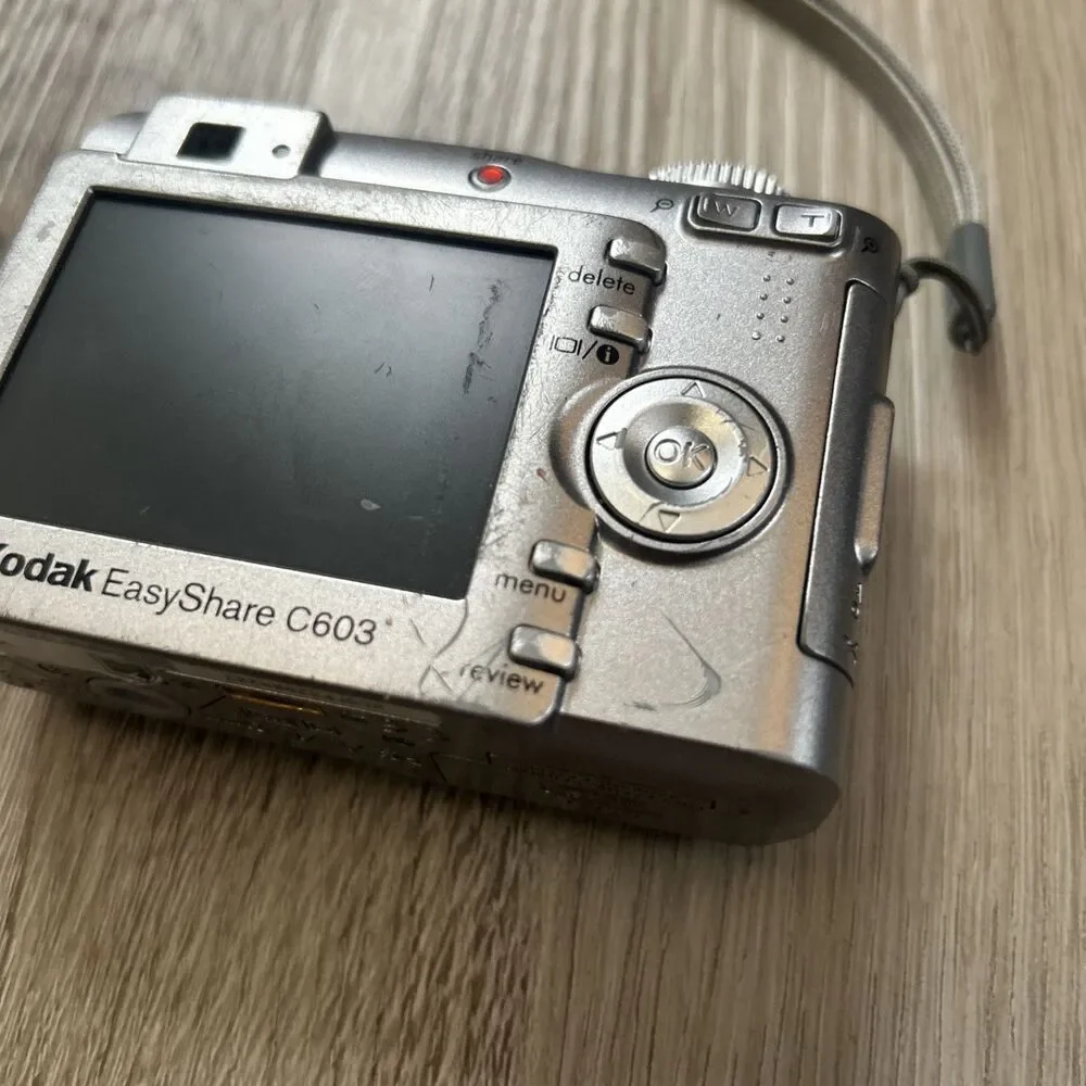 Kodak EasyShare C603 Digital Camera 6.1 MP with 3x Optical Zoom FOR PARTS